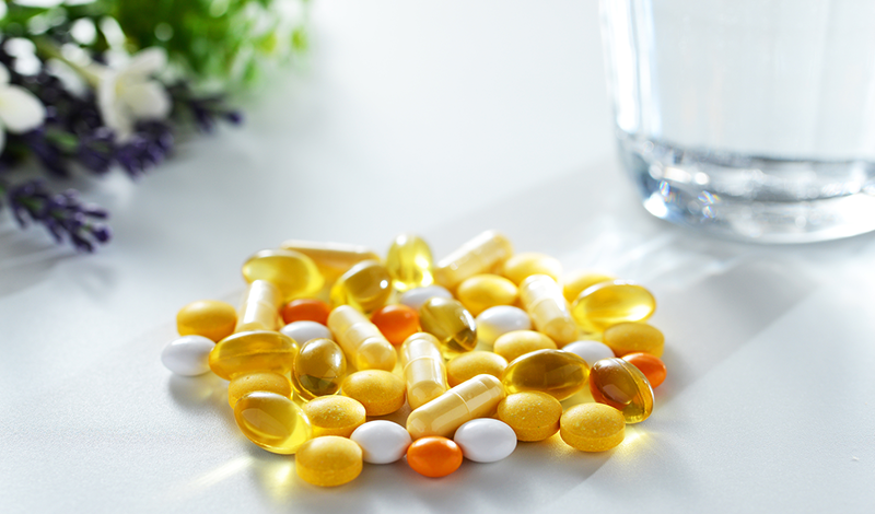 サプリメントと水