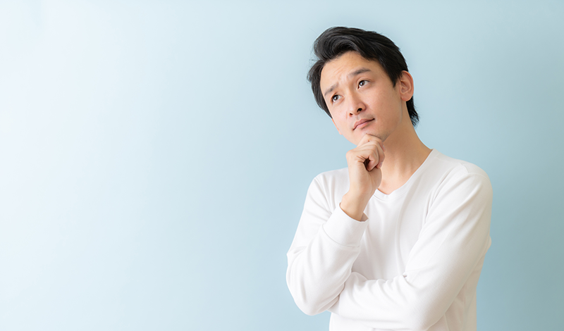 考える男性