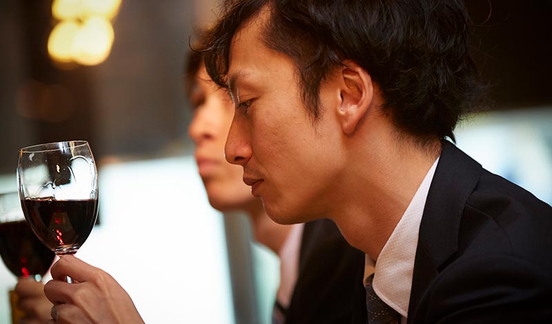 お酒とタバコは薄毛や抜け毛にどのような影響を与える 髪コト 頭髪を通じてライフスタイルを豊かにするための情報を発信