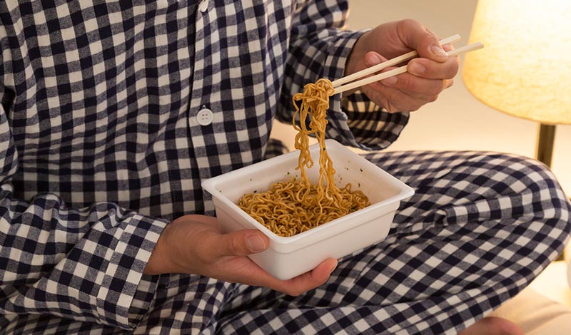 寝る直前の食事