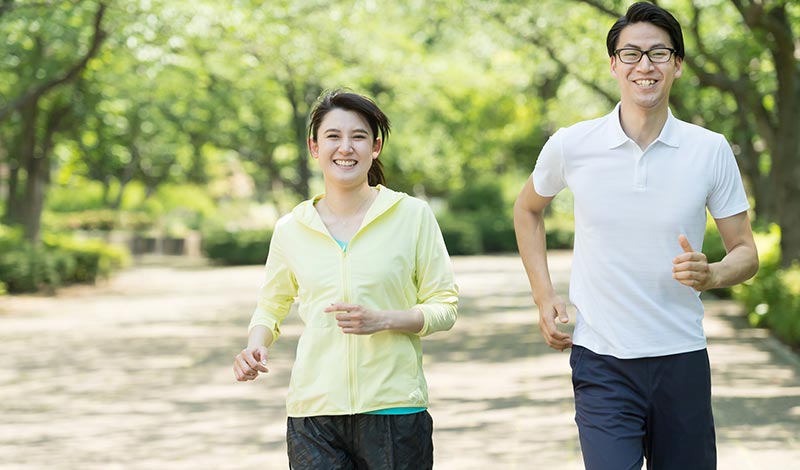 ジョギングするカップル