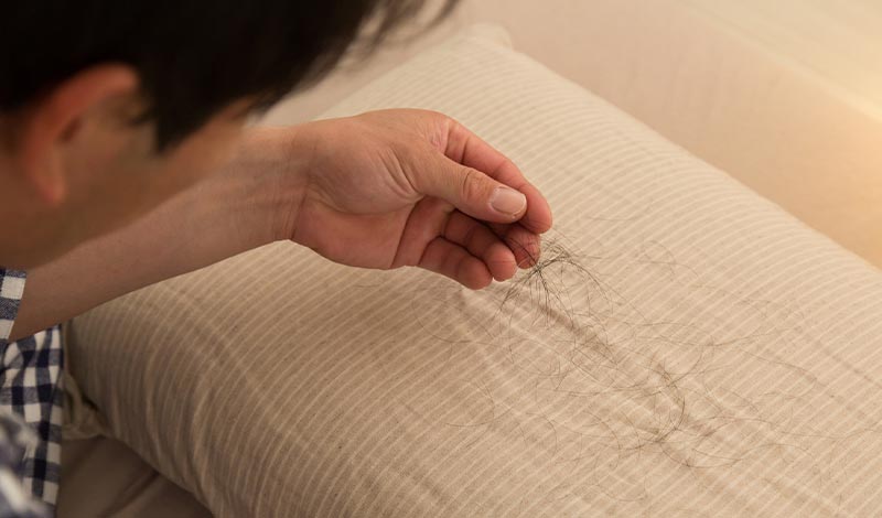 枕に落ちる抜け毛