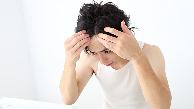 薄毛が気になる男性が、「増毛デビュー」に踏み出せない理由5つ