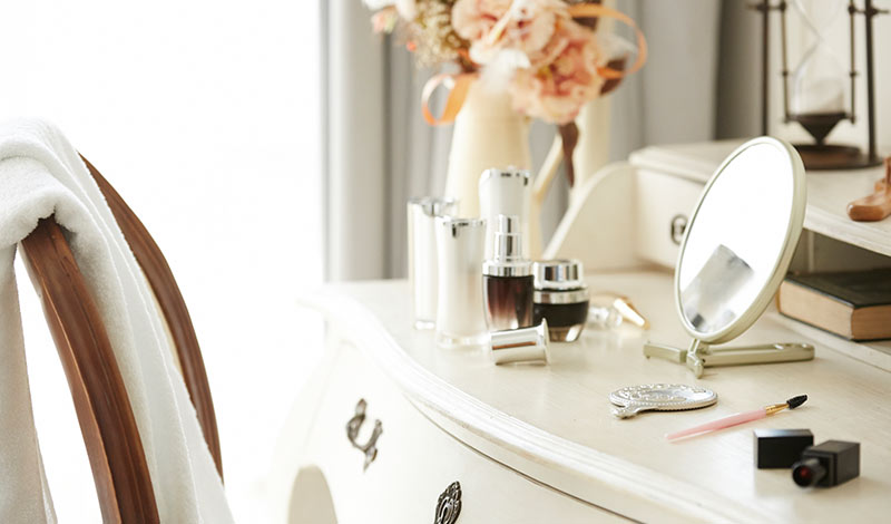 白を基調とした化粧台