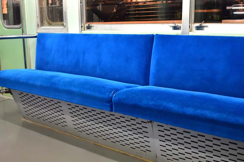 電車の席