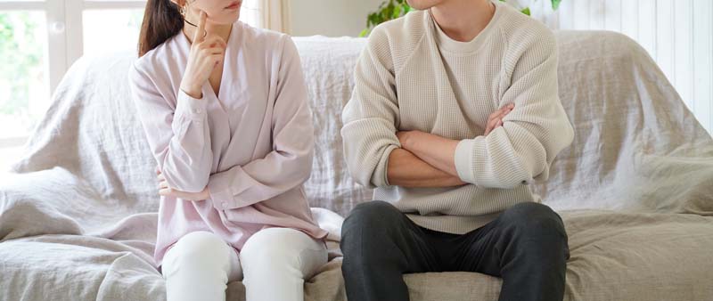 夫婦で会話する様子