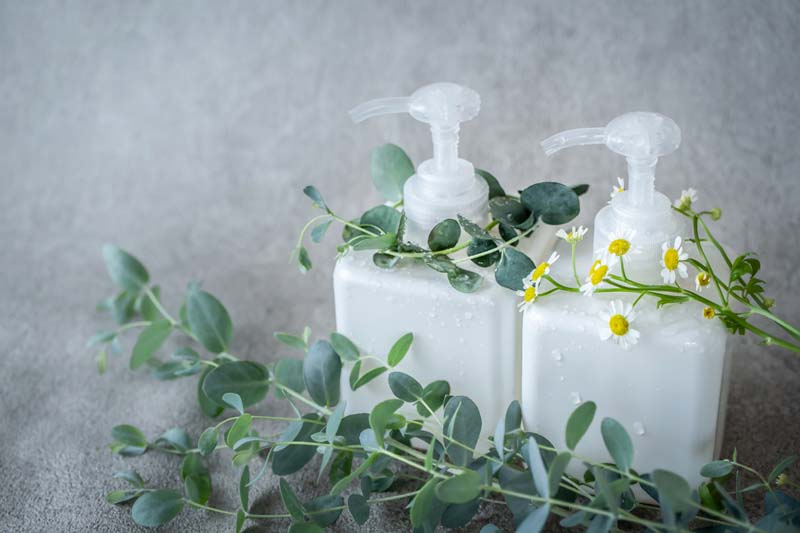 シャンプーボトルとトリートメントボトルの写真