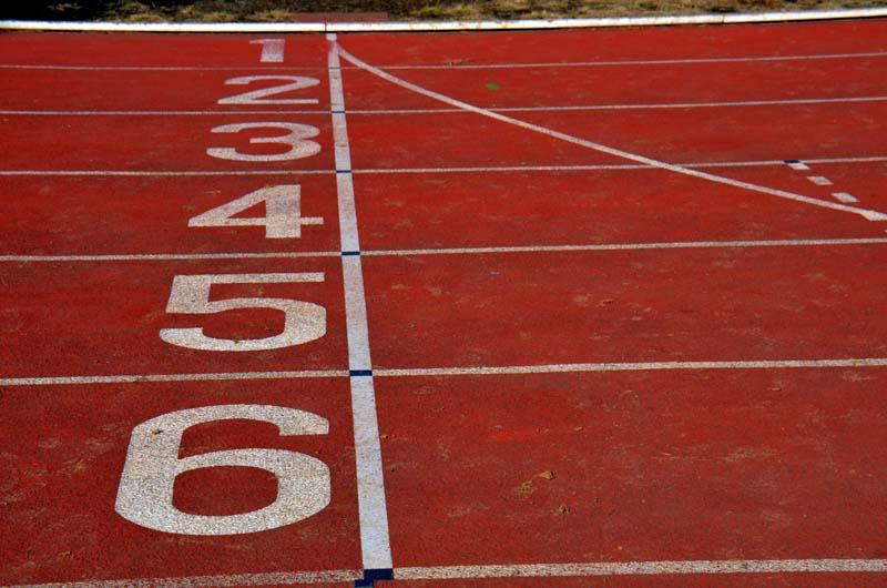 陸上競技場のトラックのイメージ画像