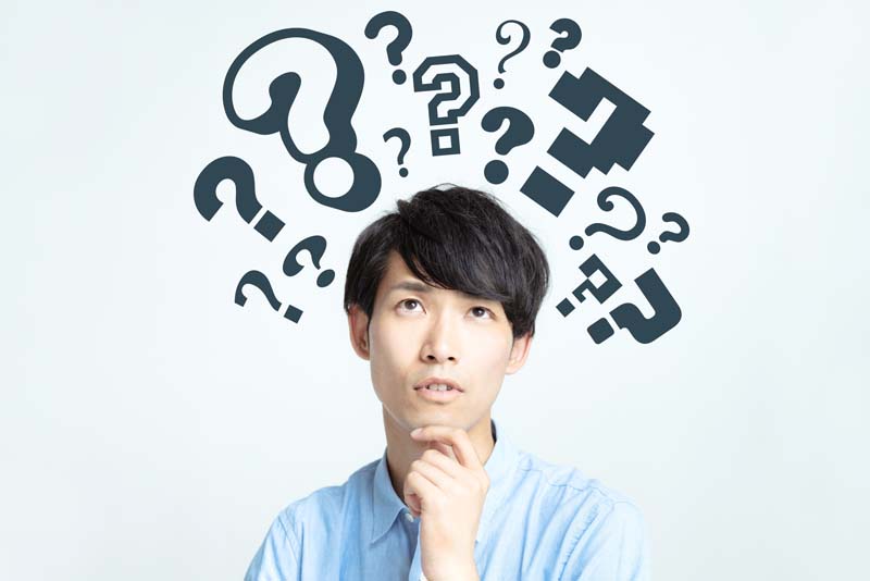 はてなマークと考える男性の図