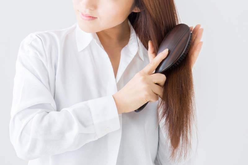 その抜け毛、病気かも？髪が抜ける可能性のある病気とは 髪コト 頭髪を通じてライフスタイルを豊かにするための情報を発信