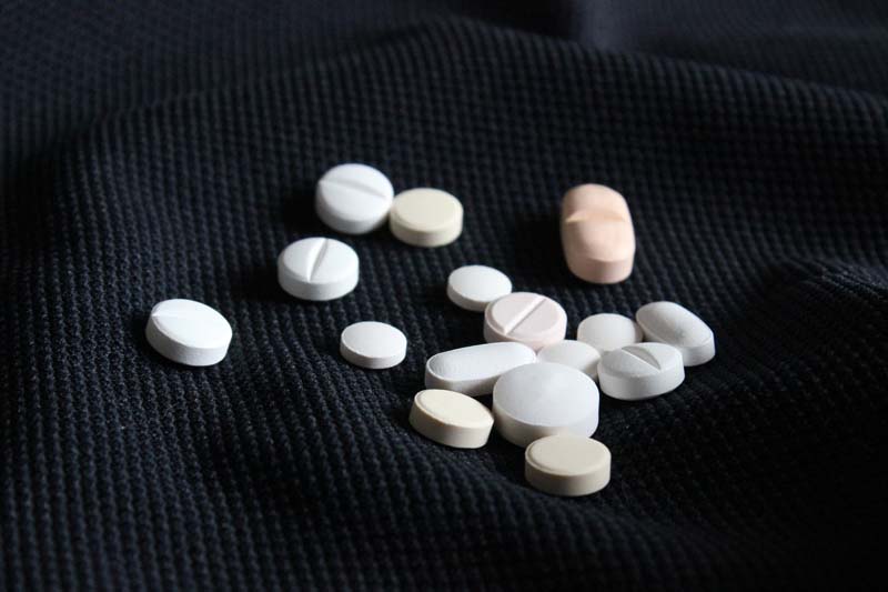プロペシアやザガーロをイメージした錠剤薬の写真
