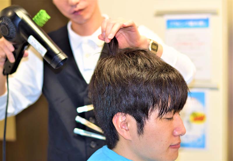 ブライヤーでブローを受ける様子