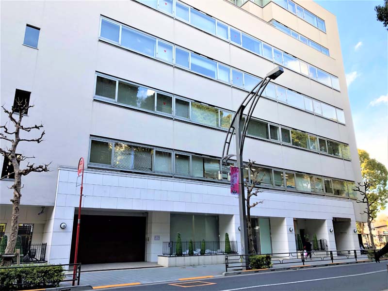 スヴェンソン 上野スタジオが入っているビルの外観