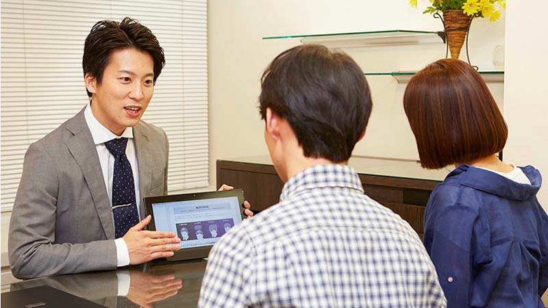 スヴェンソンの店内でのカウンセリング風景
