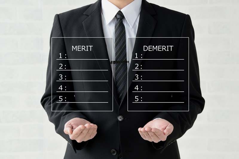 メリット・デメリットを比較する画像