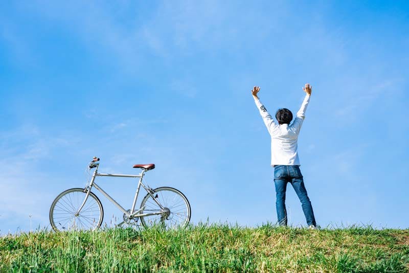 育毛・増毛が成功しいきいきとしている男性画像