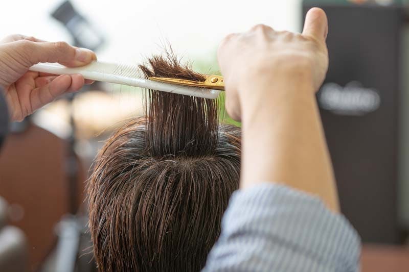 薄毛の隠し方 すぐにできる対処法から長期的な改善策まで 髪コト 頭髪を通じてライフスタイルを豊かにするための情報を発信