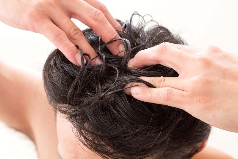 つむじ割れでお悩みの男性必見 6つの原因と対策 髪コト 頭髪を通じてライフスタイルを豊かにするための情報を発信