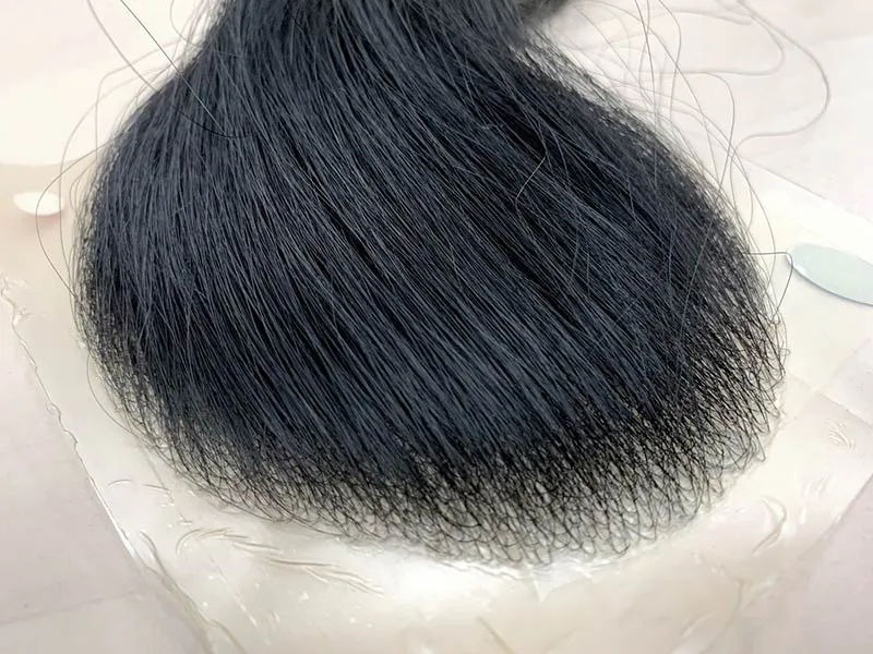 貼るカツラ とは その魅力と利用が向いているケースを解説 髪コト 頭髪を通じてライフスタイルを豊かにするための情報を発信