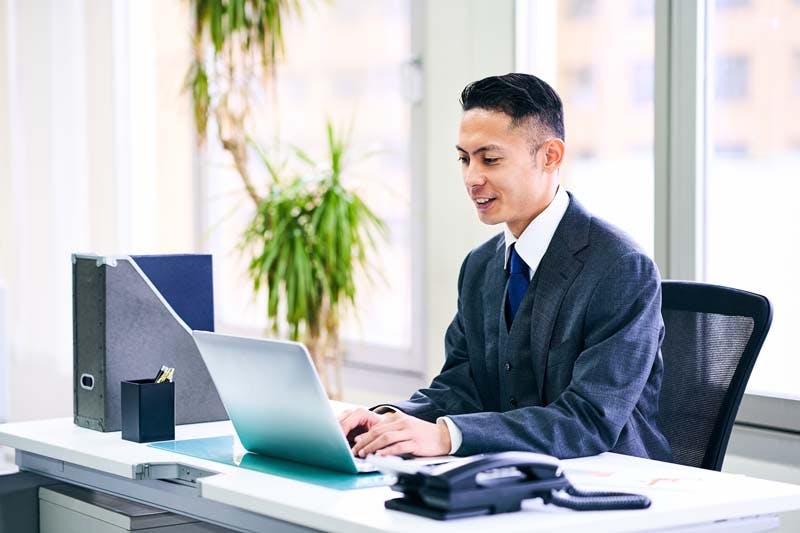 ベリーショートスタイルの男性のイメージ画像