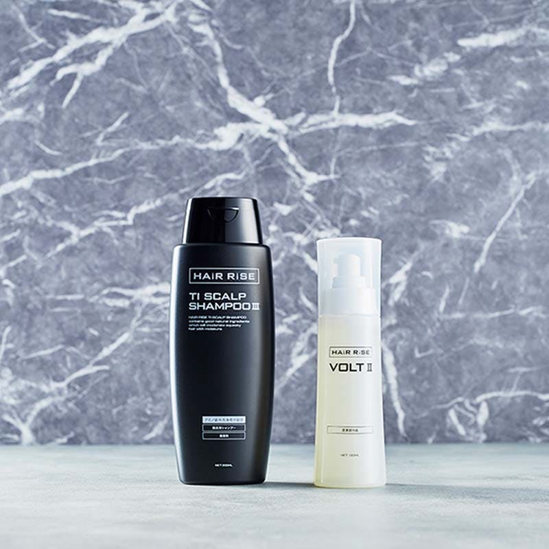「ヘアライズ TIスカルプシャンプー(左)」と「ヘアライズ ボルト(育毛剤・右)」の商品外観画像
