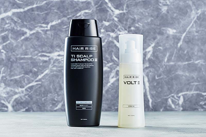 スヴェンソンオリジナルのスカルプシャンプー「TIスカルプシャンプー（写真左）」と育毛剤「ボルト（写真右）」