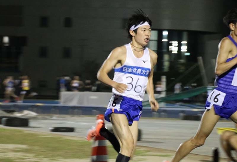 レース中の藤本珠輝選手