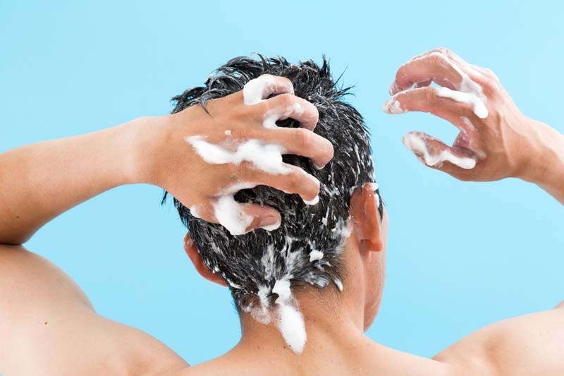 頭皮にかさぶたができる原因は はげと関係ある 治し方や予防対策 髪コト 頭髪を通じてライフスタイルを豊かにするための情報を発信
