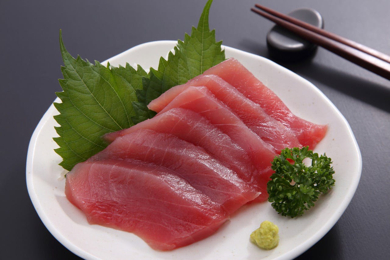マグロの刺身（シスチンを多く含む食材）