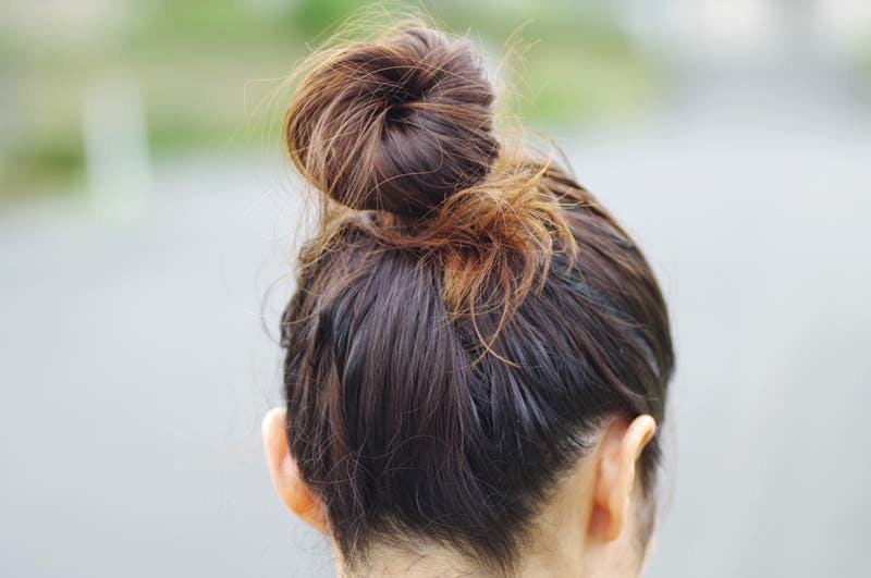 女性の「お団子ヘアアレンジ」のイメージ画像