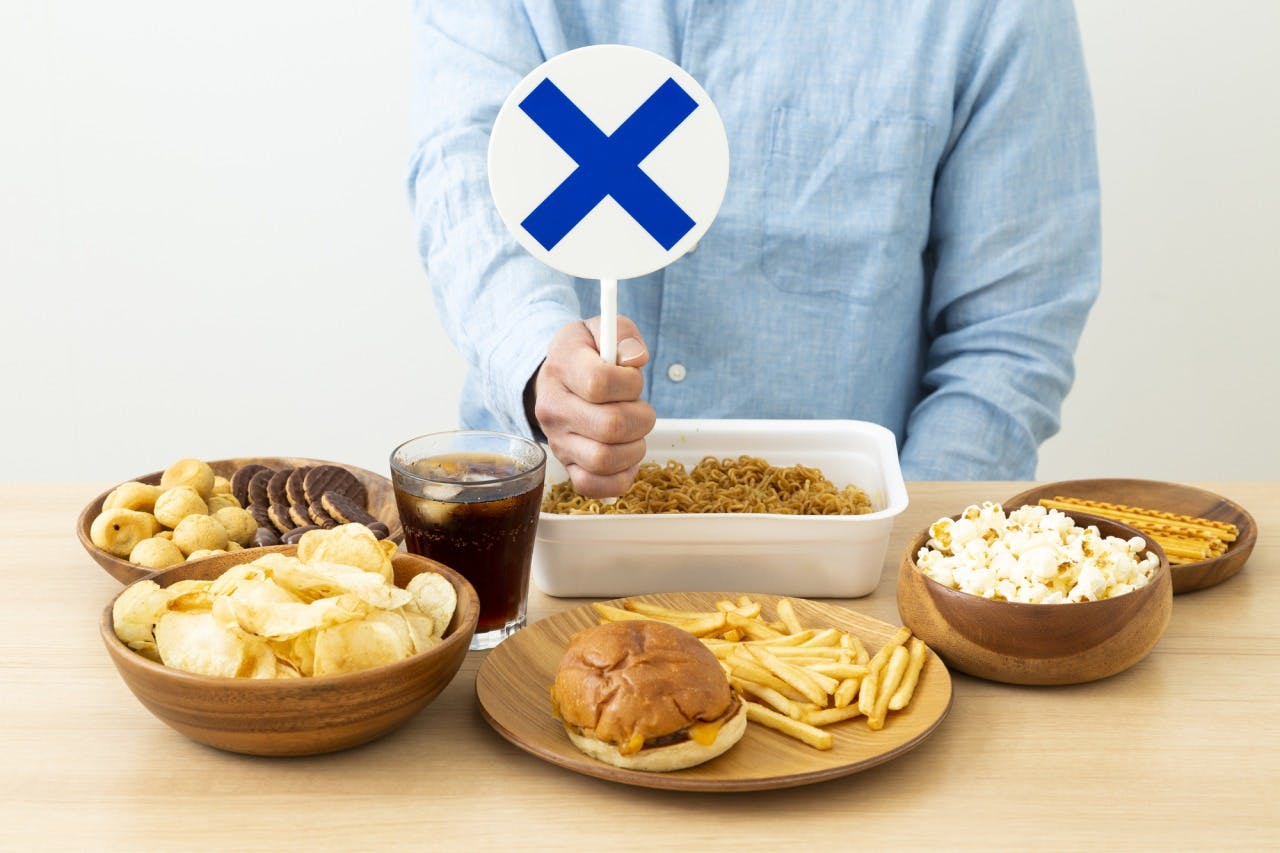 薄毛を引き起こす乱れた食生活（生活習慣）