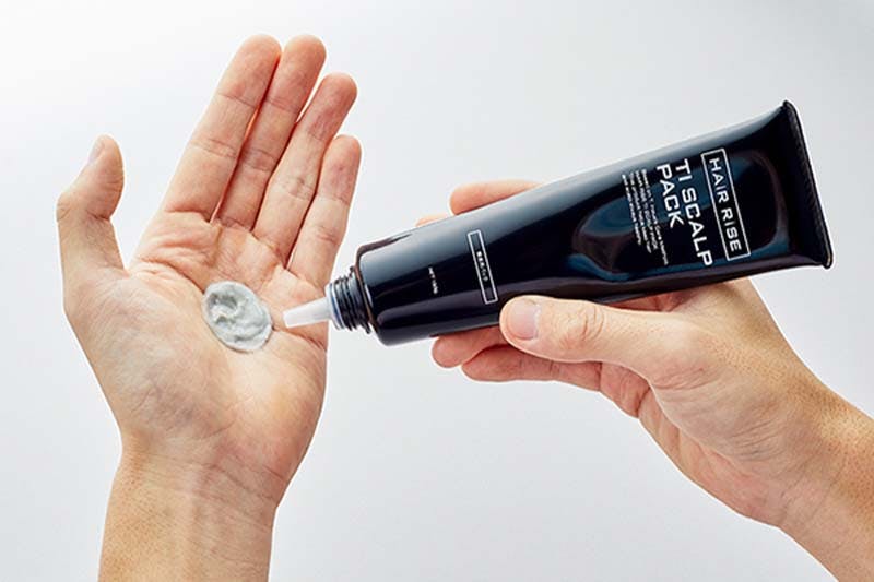 スヴェンソンのヘアライズシリーズ「TIスカルプパック」の使用イメージ写真