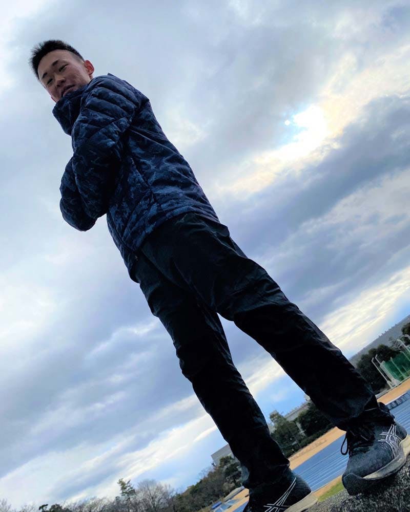 腕を組む日本体育大学・藤本珠輝選手