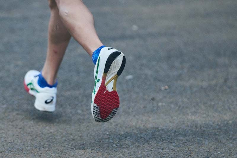 ランナーの足元