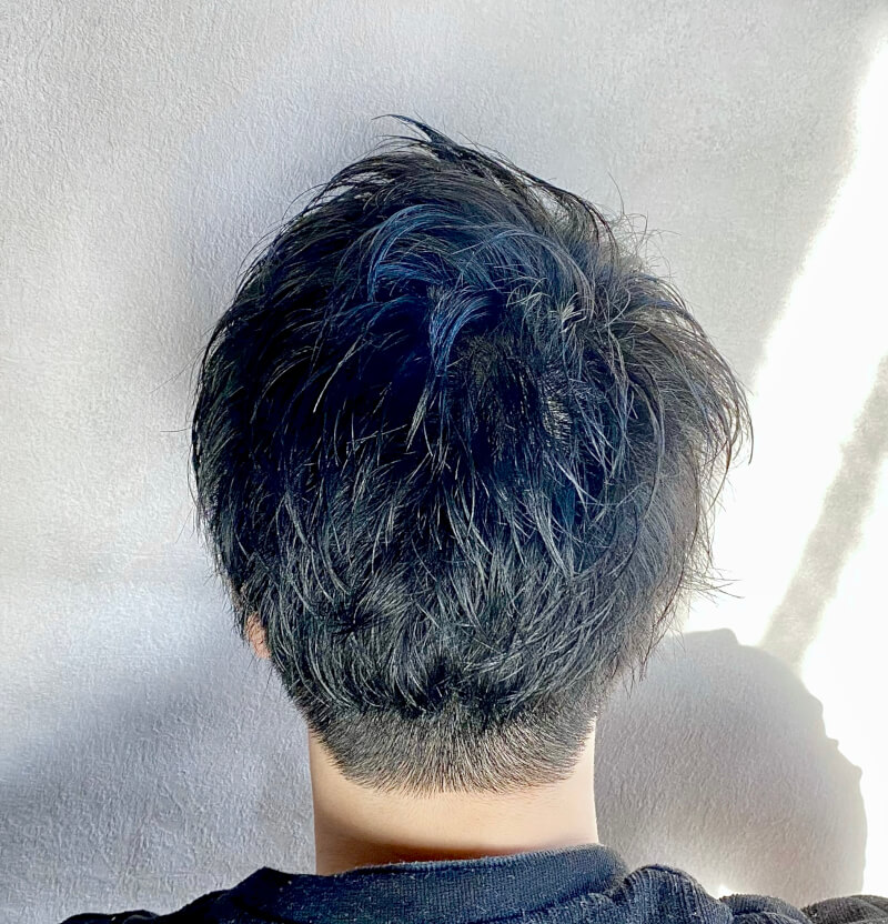 襟足を刈り上げたタイプのショートヘア