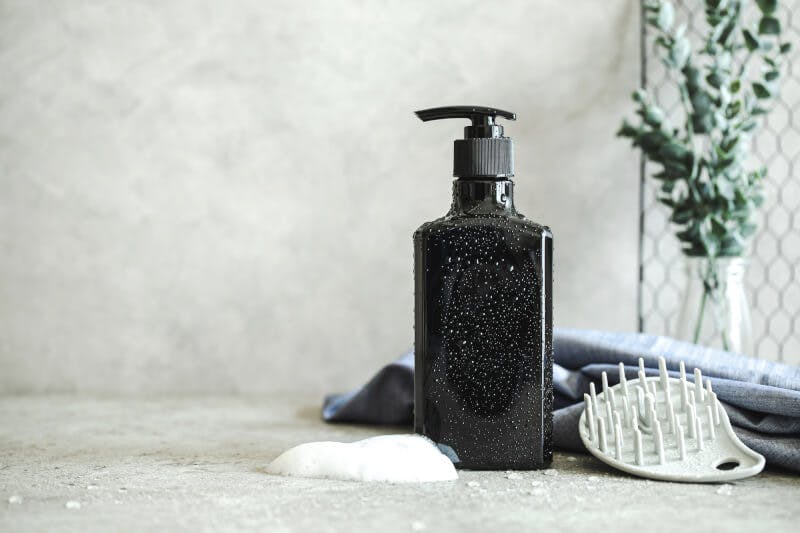 シャンプーボトルとヘアケア剤